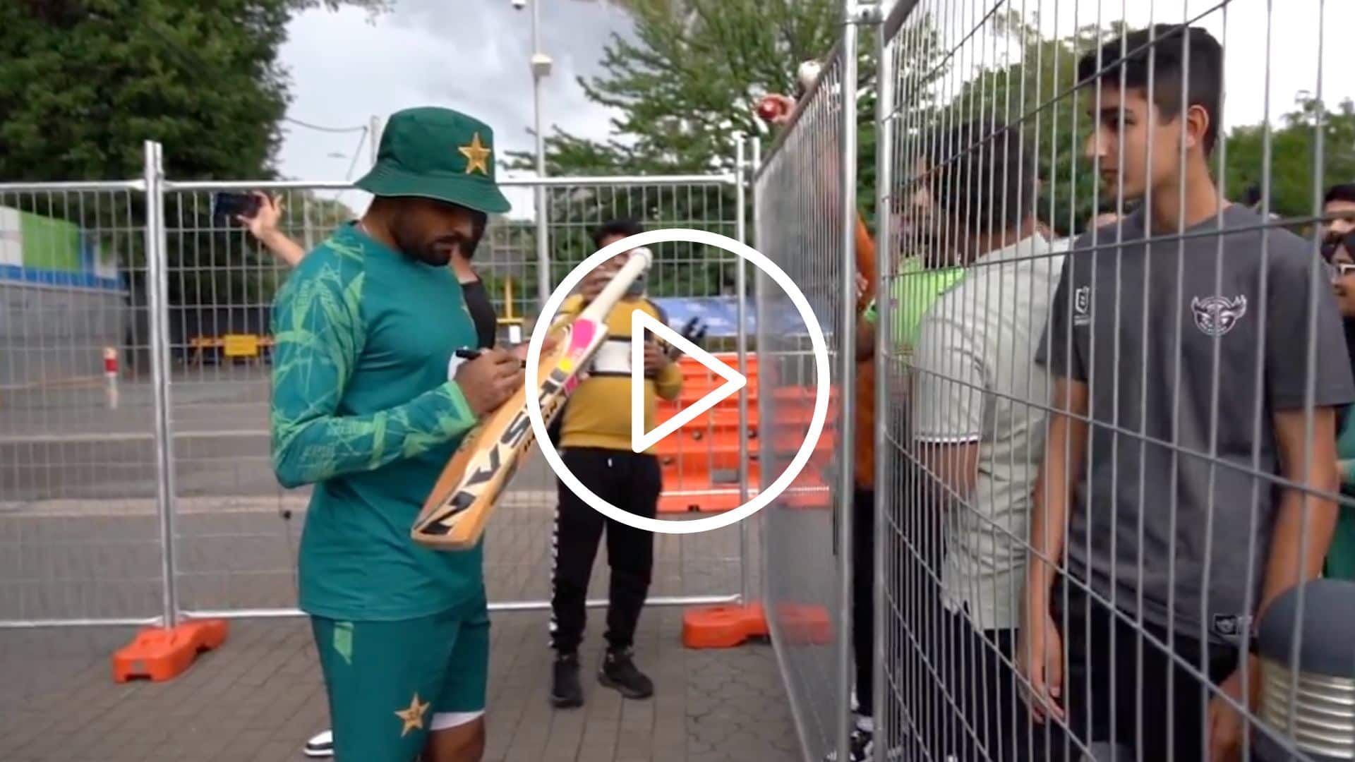 [Watch] Babar Azam's Radiant Spirit and Fan Affеction Spark Excitеmеnt in Australia